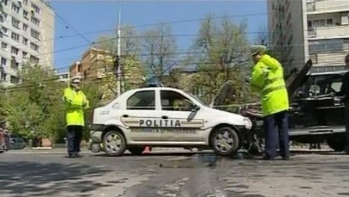 A lovit maşina Poliţiei